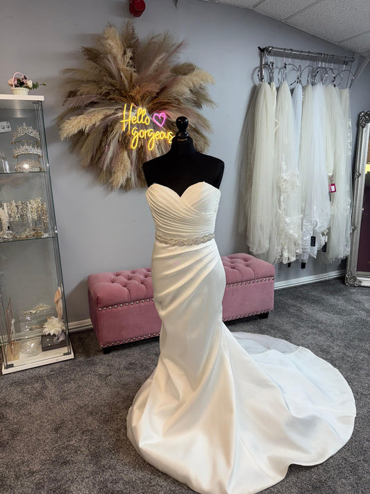 UK 6/8 Hadley By Ronald Joyce