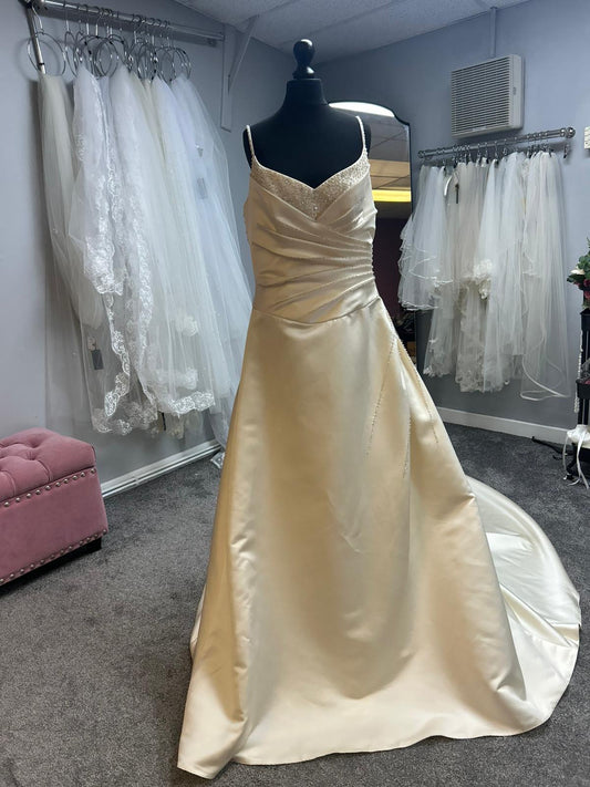 UK 8/10 OUA018 by Atelier Diagonal by Pronovias