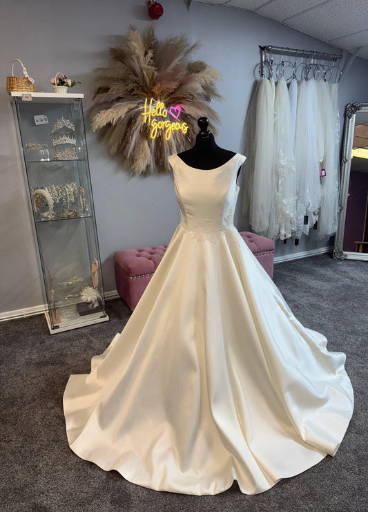 UK 10/12 LB271 By Lou Lou Bridal