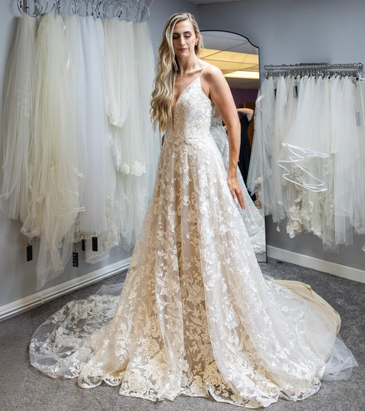 UK 10/12 Fleur by Phoenix Gowns