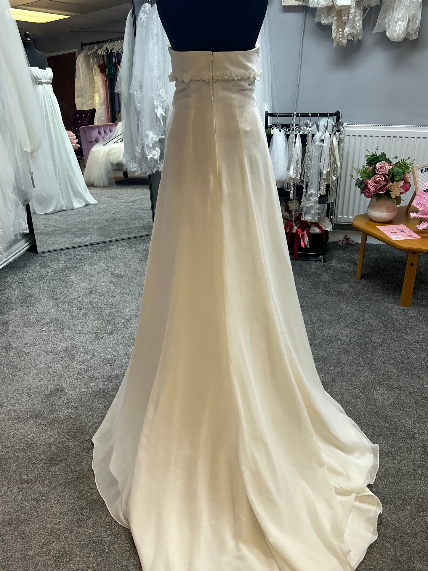 UK 2/4 232721 By LM Bridals