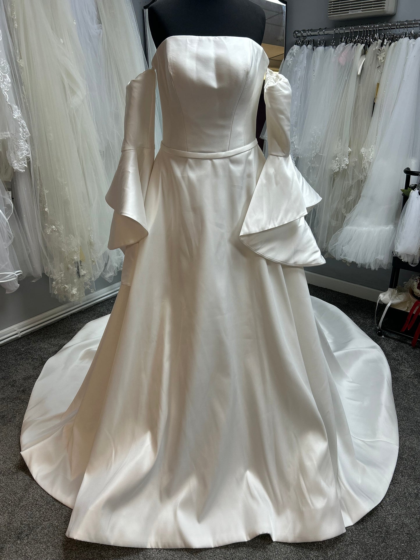 UK 6/8 Kinley By Ronald Joyce