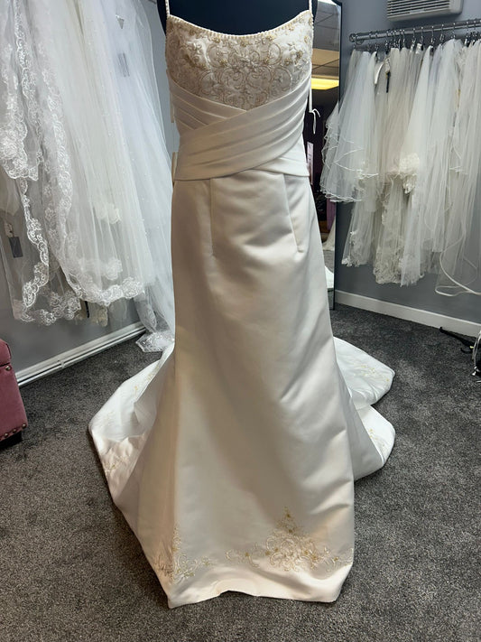 UK 8/10 FWT266 By Yours Truly