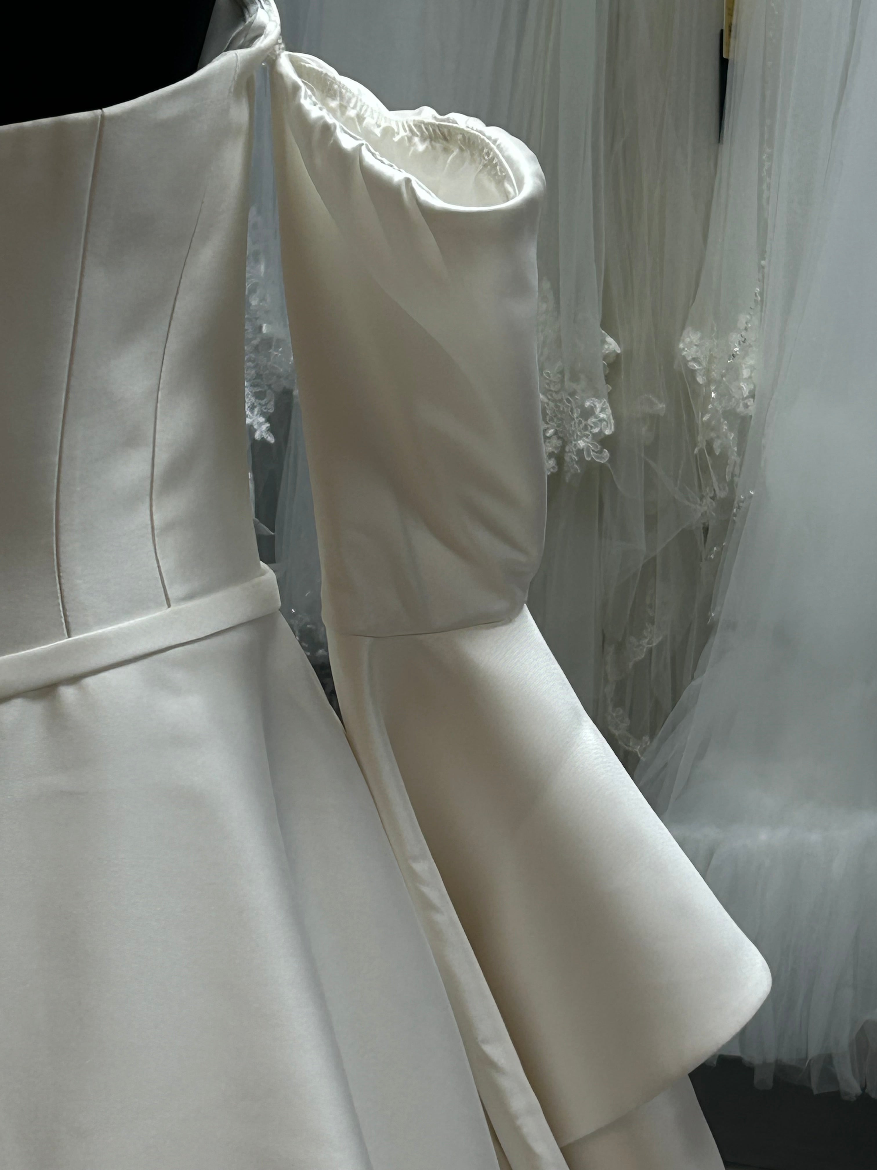 UK 6/8 Kinley By Ronald Joyce