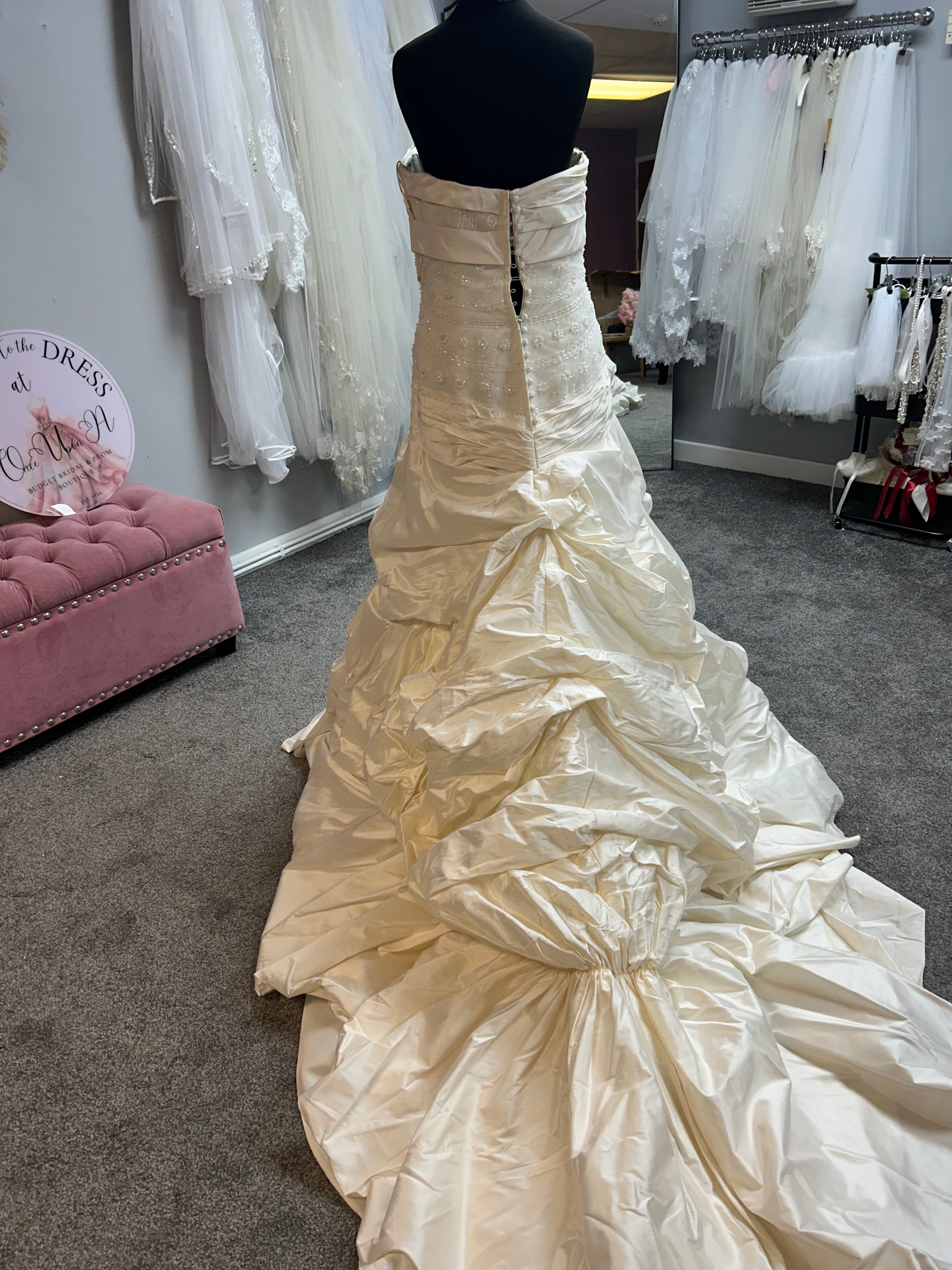 UK 6/8 OUA014 By James John Couture