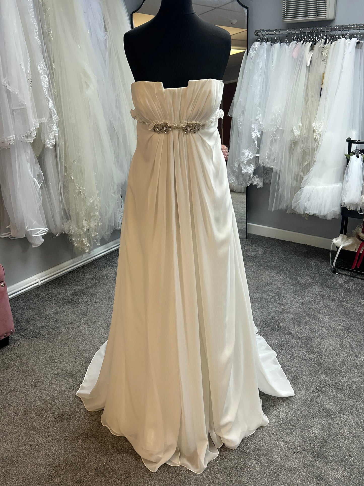 UK 2/4 232721 By LM Bridals