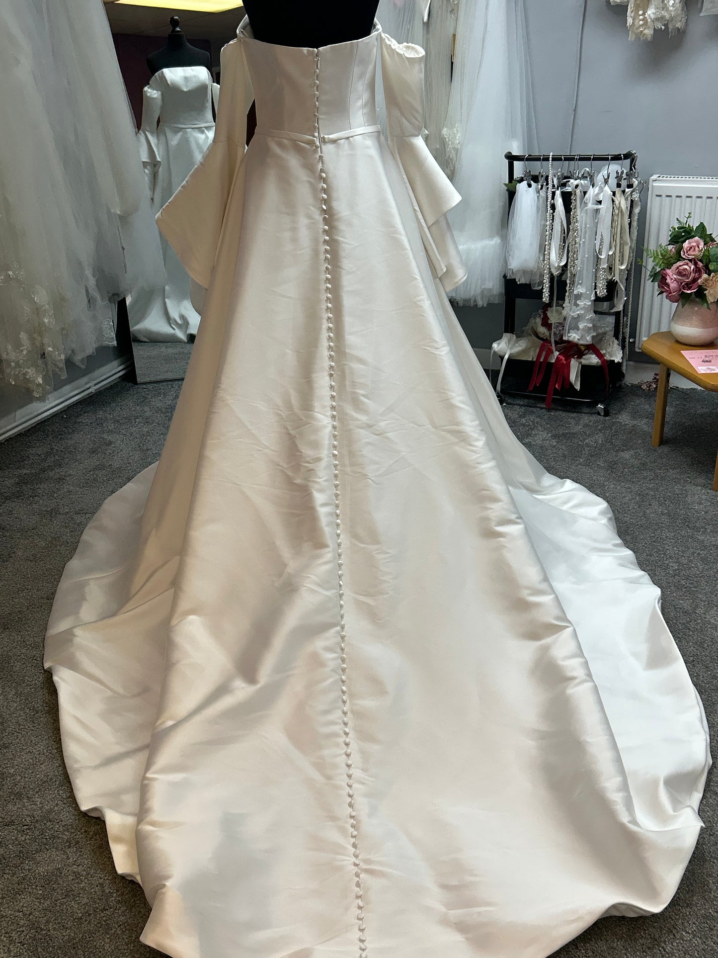 UK 6/8 Kinley By Ronald Joyce