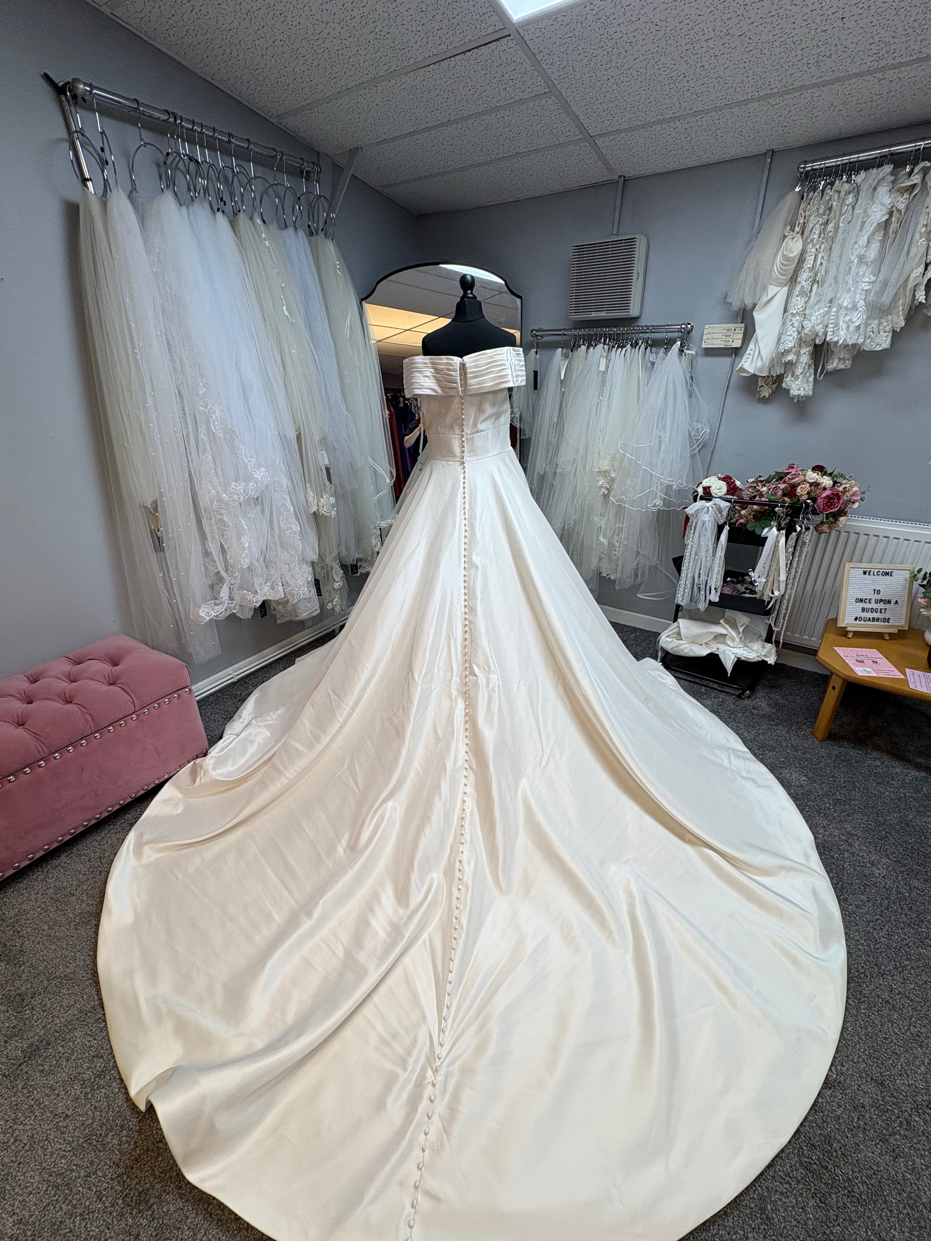 Zelda by Ronald Joyce Wedding Dress