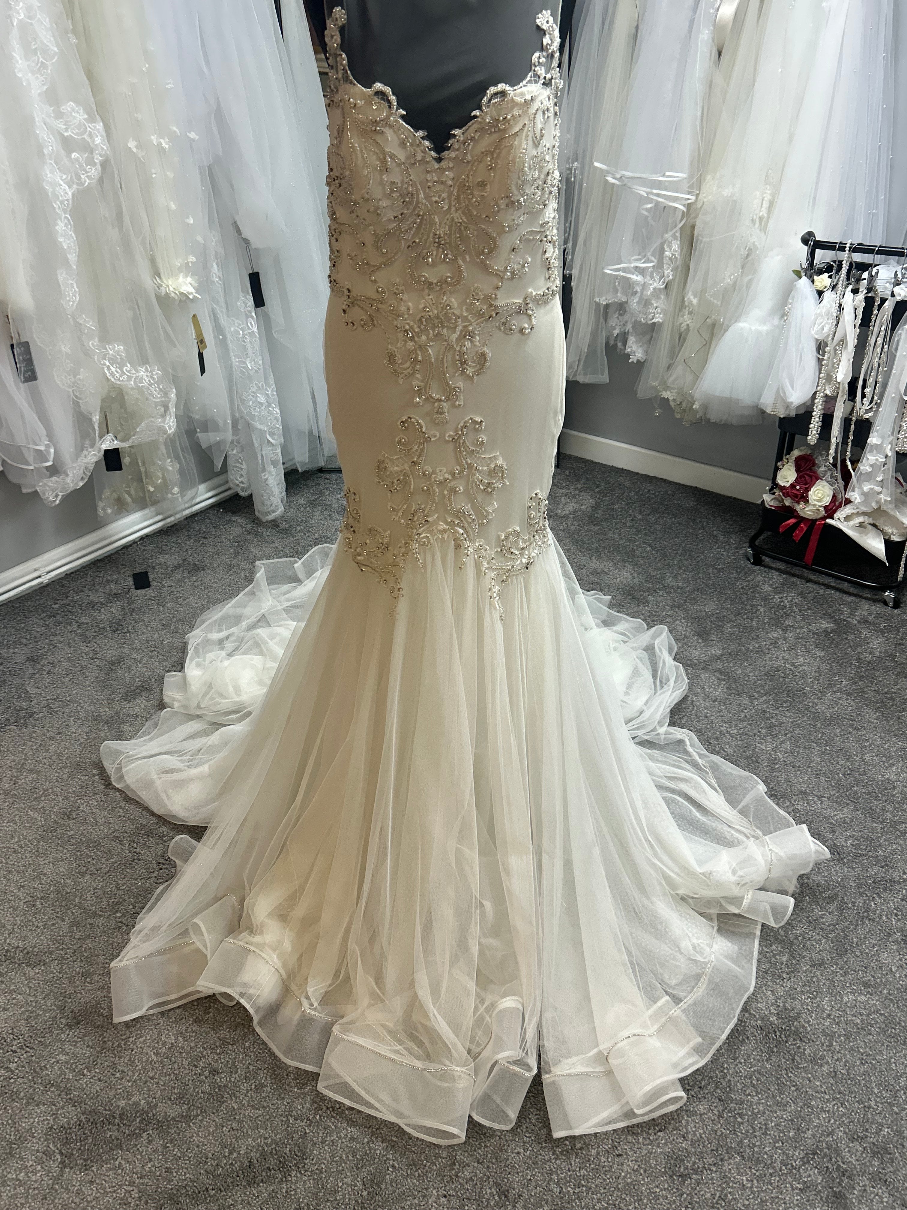 UK 8/10 Khloe By Sottero & Midgley