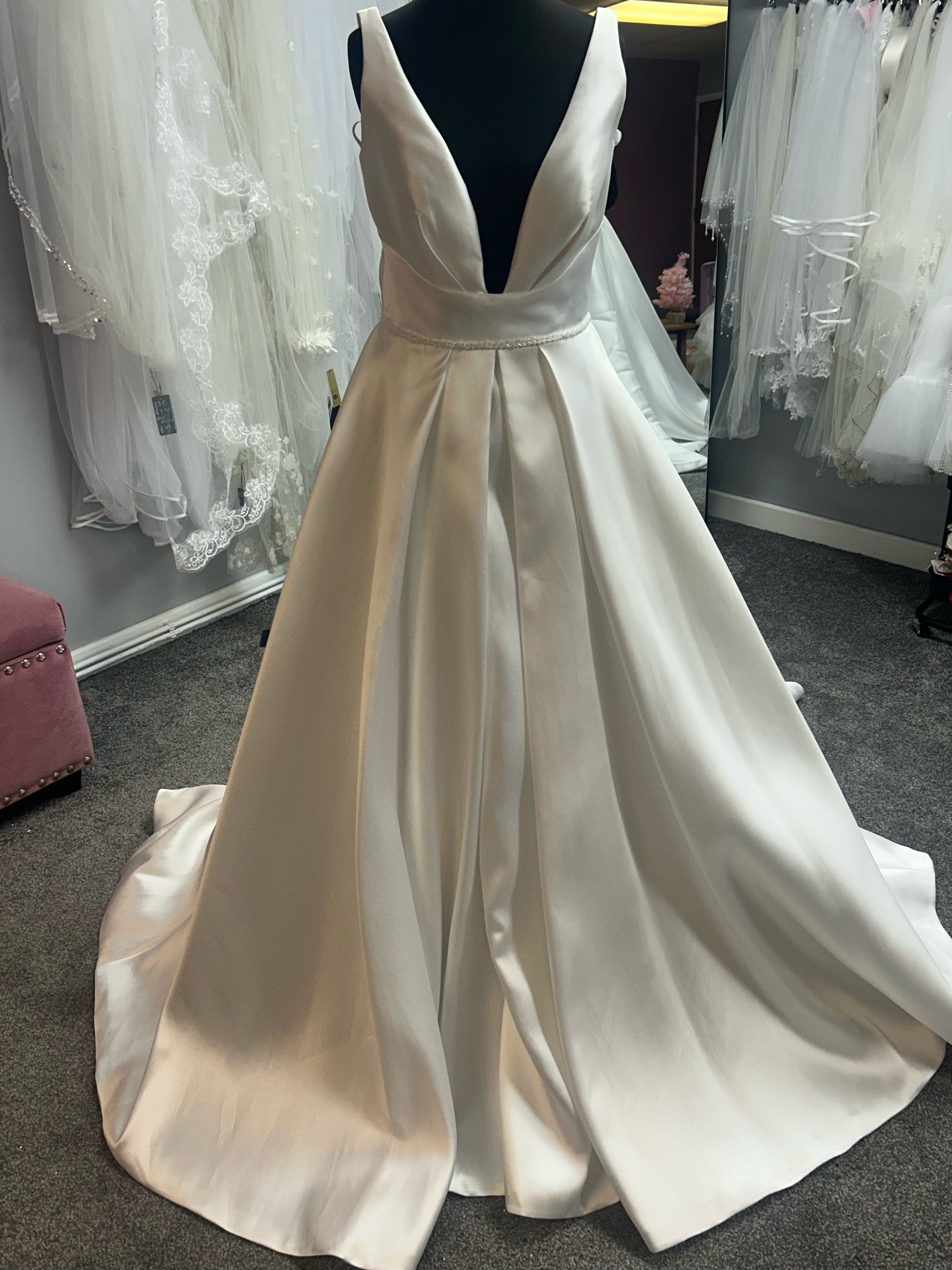 UK 8/10  nico by phoneix gowns