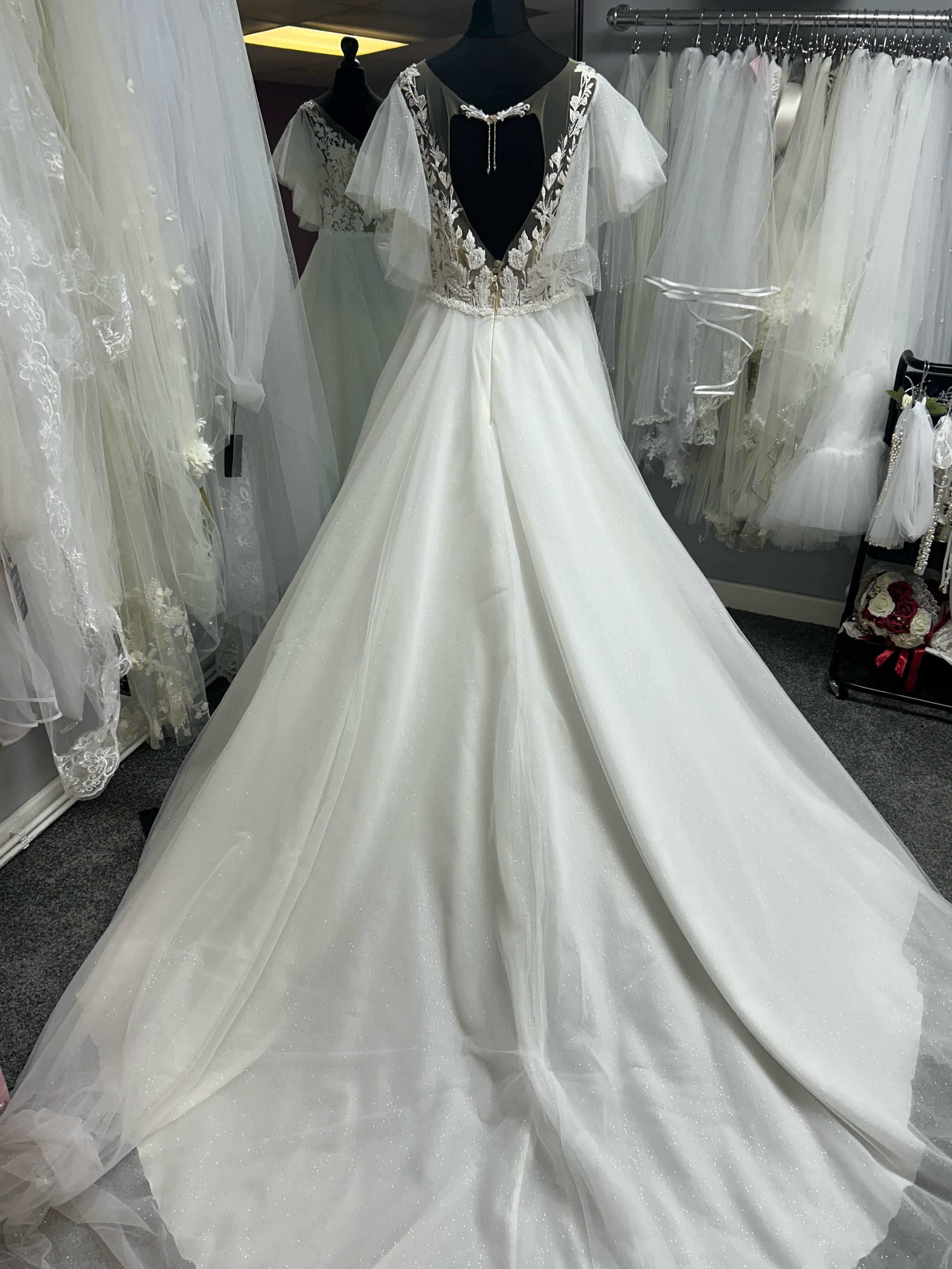 UK 8/10 Letisia by Monica Loretti