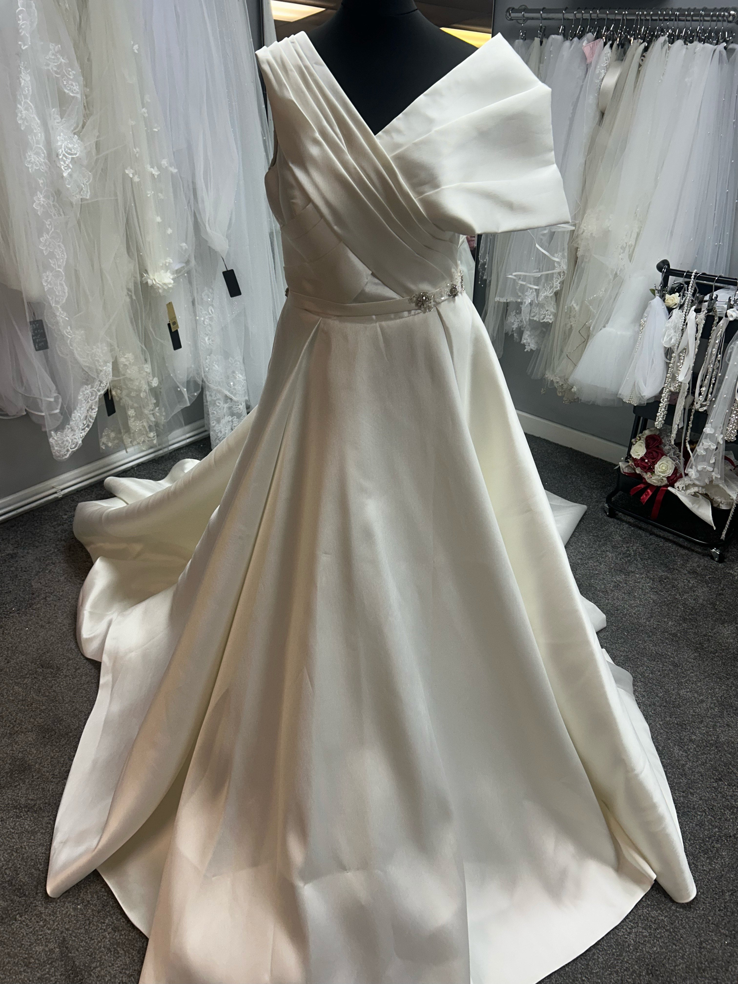 UK 8/10  B5-039 by Elena Morar wedding dress