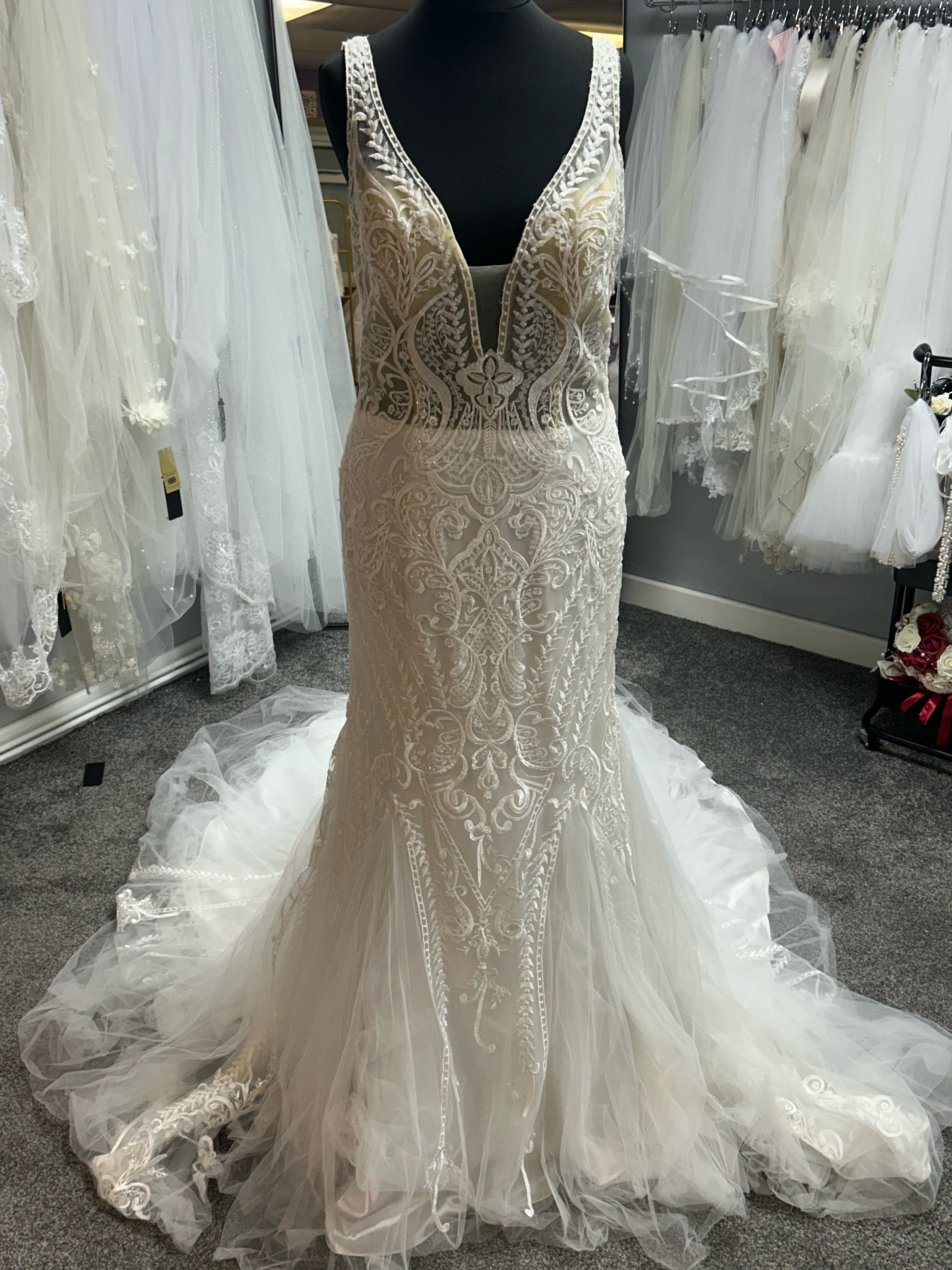 UK 8/10  daria by phoneix gowns