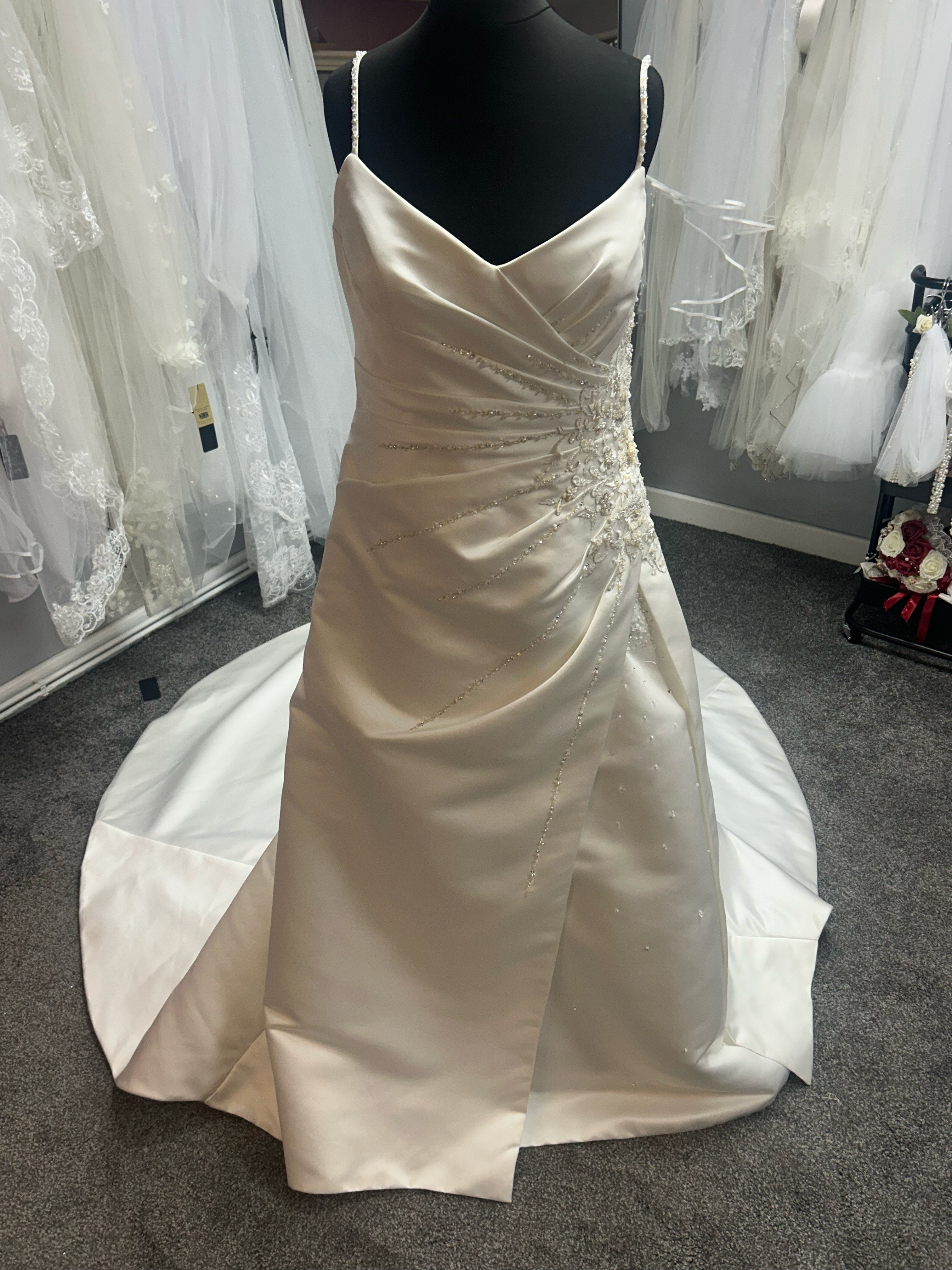 UK 10/12 OUA032 By Impression bridal