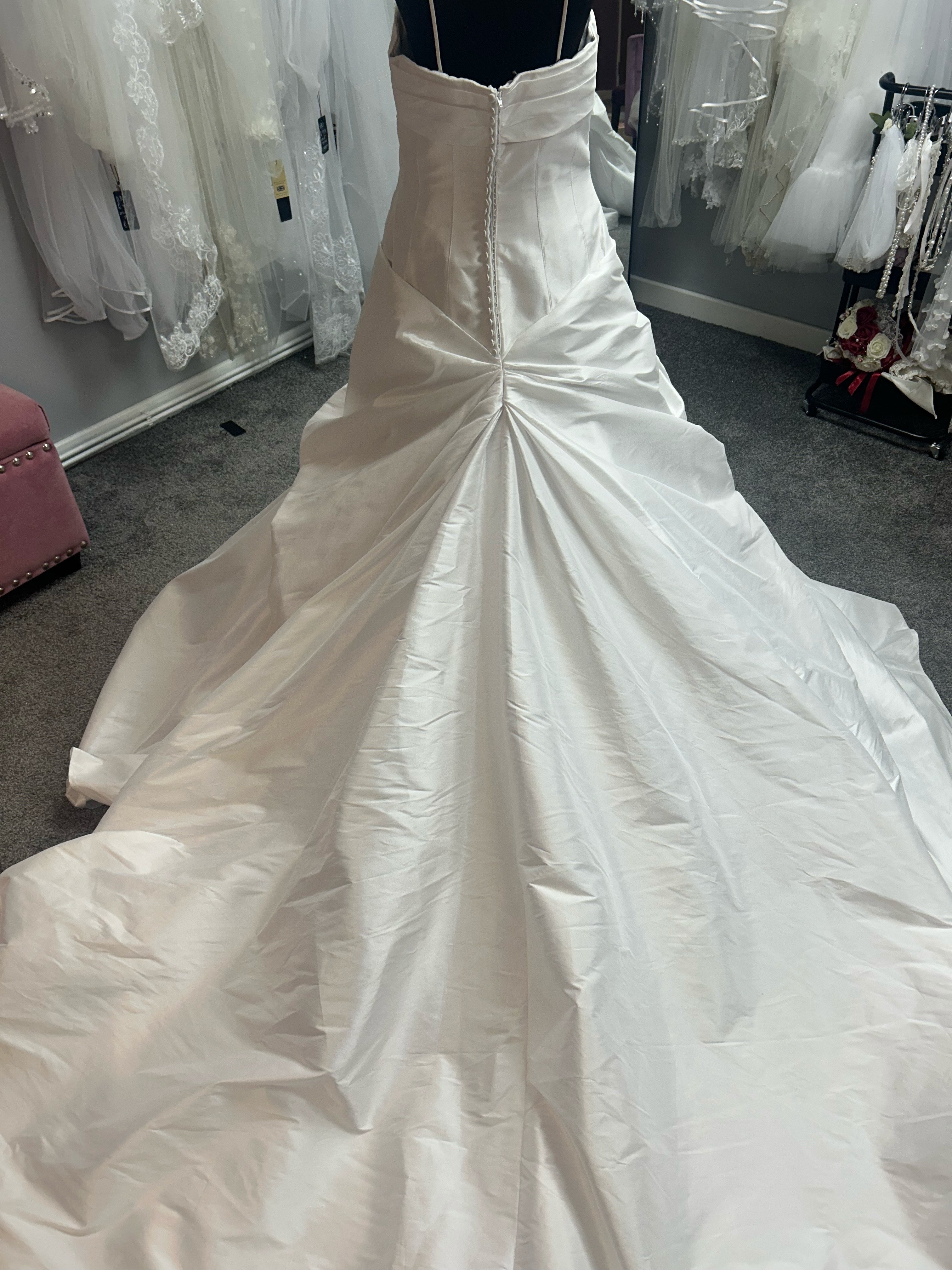 UK 10/12 OUA034 By Ben Roberts