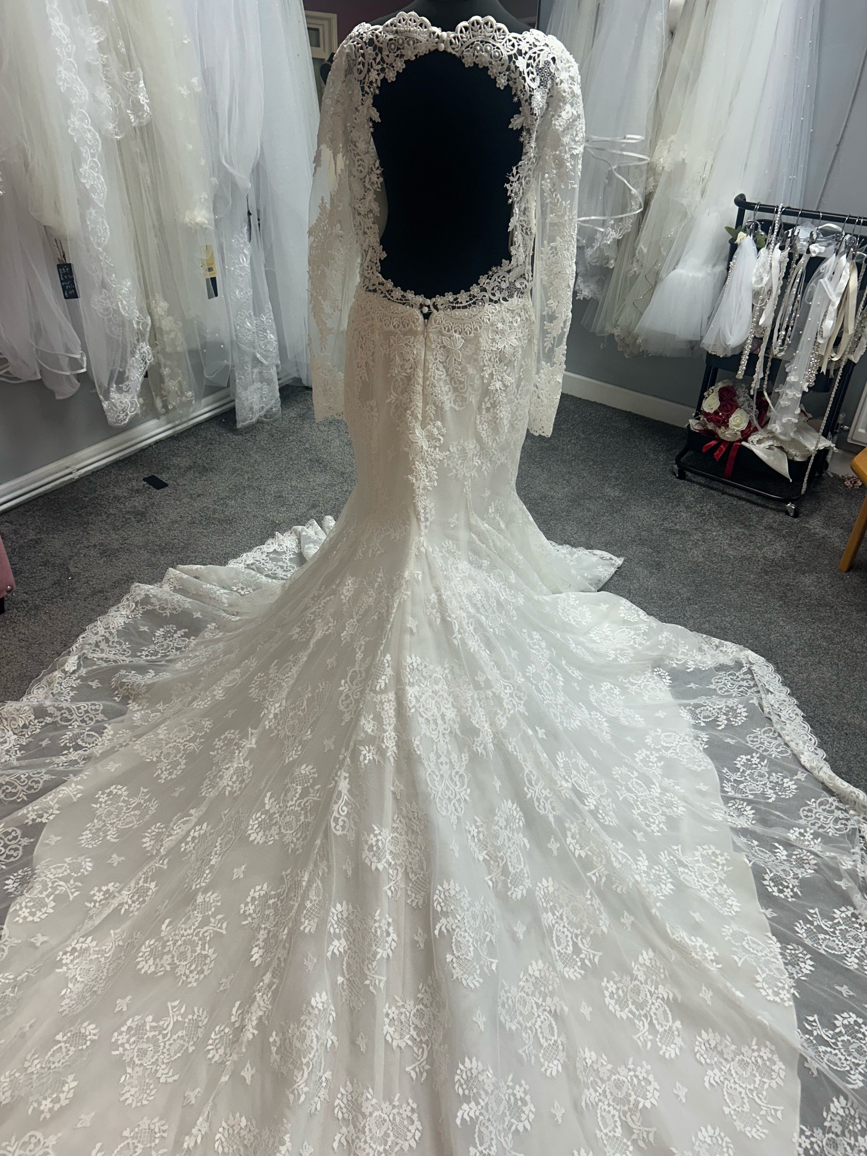 UK 10/12 7775 By Cosmobella