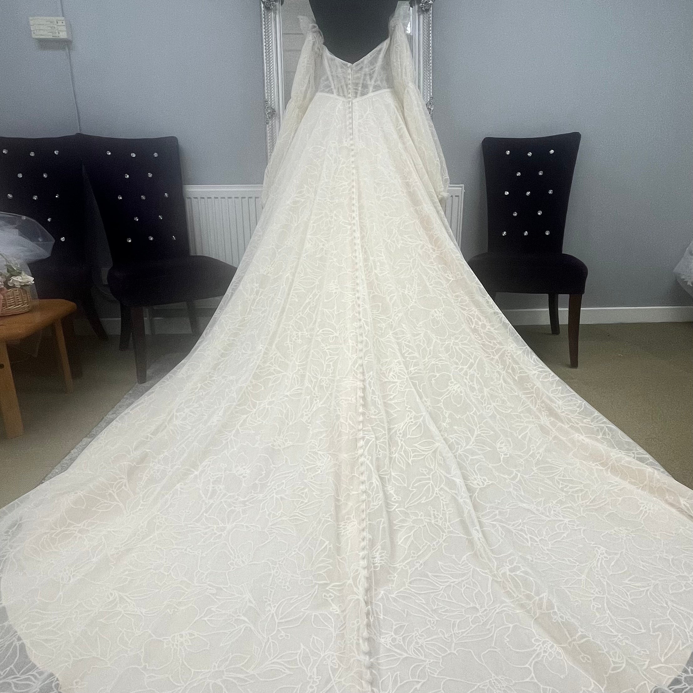 UK 8/10 Melody by Morilee