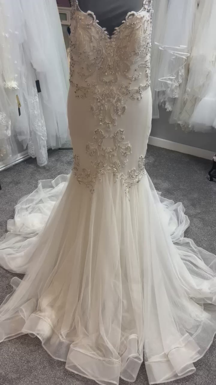 UK 8/10 Khloe By Sottero & Midgley